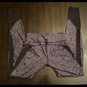 Black and grey spotted Lulu lemon leggings